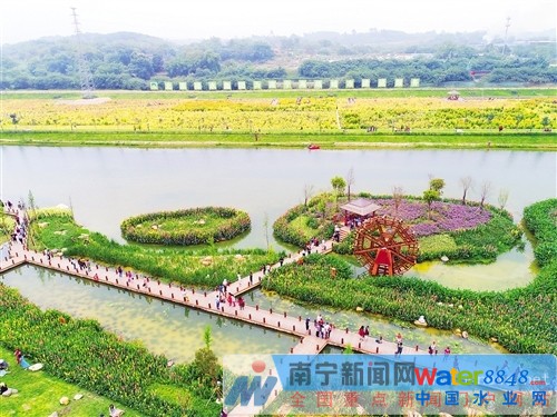 �����ǿ��ӝ�ع��@��ˮ�������B(ni��o)�Z(y��)���㣬�����οͽj(lu��)�[���^ ӛ�� ه(l��i)�й�  �z